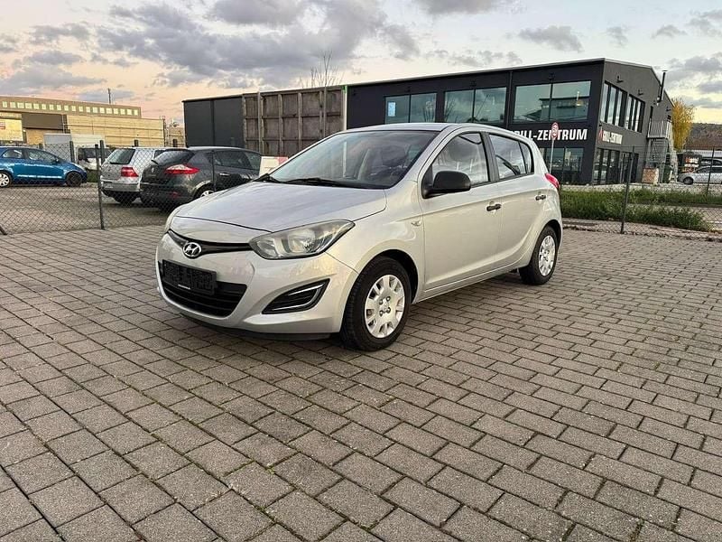 Sleek silver / met Gebraucht 2013 Hyundai i20 Edition Kleinwagen | 3.999 € (Guter Preis) - Bild 1/4
