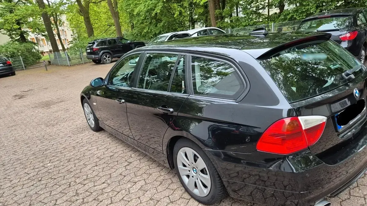 Gebraucht BMW 318 143 PS (105 kW) 2008 Schwarz Kombi