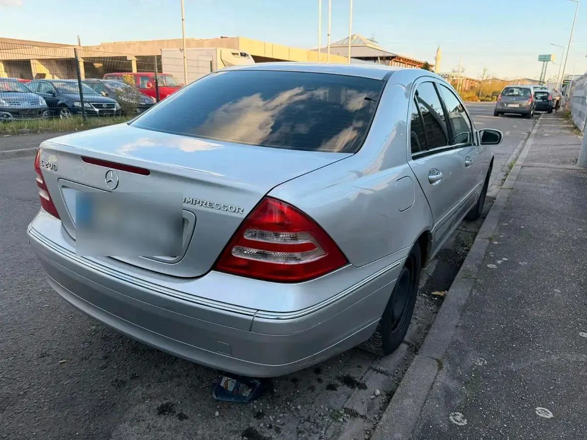 Gebraucht Mercedes C200 163 PS (119 kW) 2004 Silber Limousine