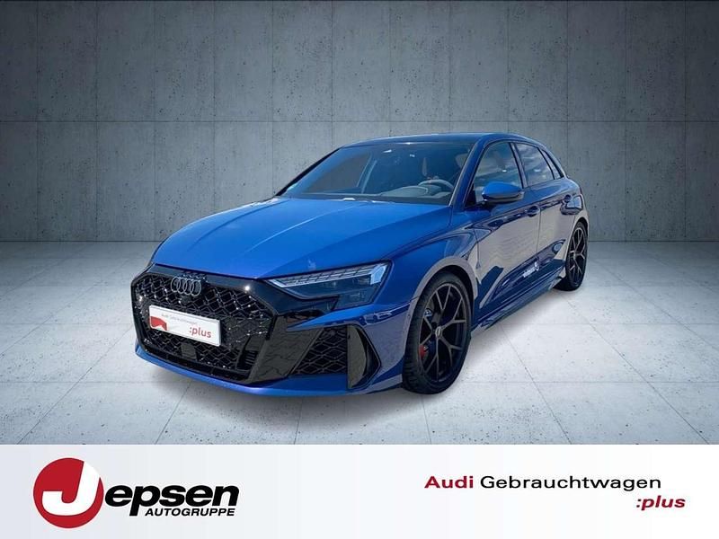 Kemoragrau metallic Gebraucht 2025 Audi RS3 Sportback Sport Kleinwagen | 65.540 € (Guter Preis) - Bild 1/4