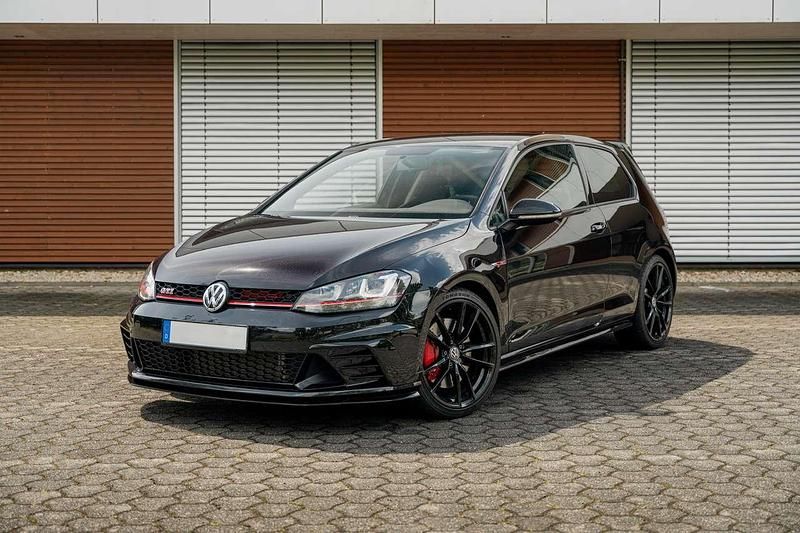 Schwarz Gebraucht 2016 VW Golf VII GTI Clubsport S Limousine | 52.950 € - Bild 1/4