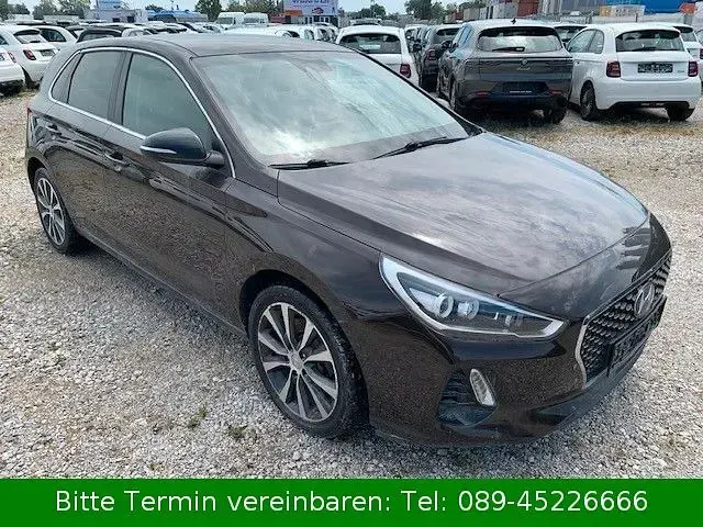 Gebraucht Hyundai i30 120 PS (88 kW) 2017 Braun Limousine