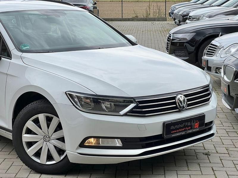 Gebraucht VW Passat Trendline 150 PS (110 kW) 2018 Weiß Kombi
