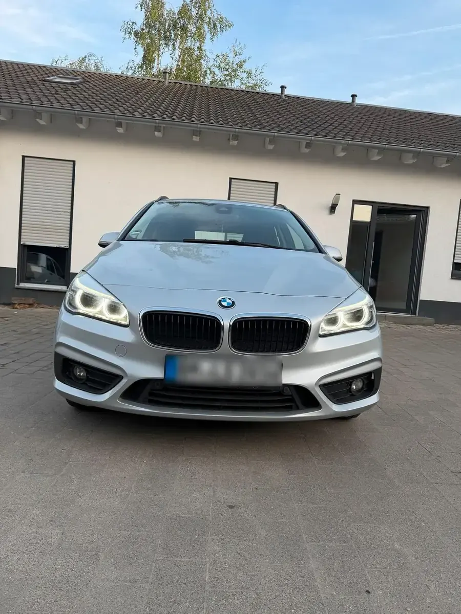 Gebraucht BMW 218 Active Tourer Basis 150 PS (110 kW) 2016 Silber Van / Kleinbus
