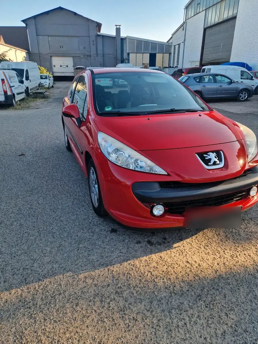 Gebraucht Peugeot 207 Urban Move 73 PS (53 kW) 2009 Rot Kleinwagen