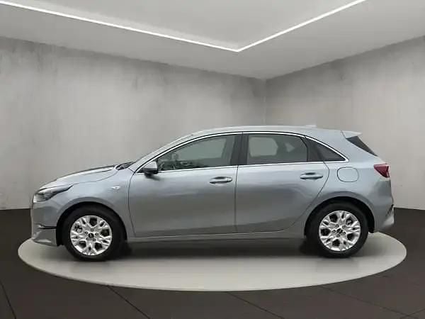 Neu Kia Ceed 140 PS (102 kW) 2026 Lunarsilber met. Kleinwagen