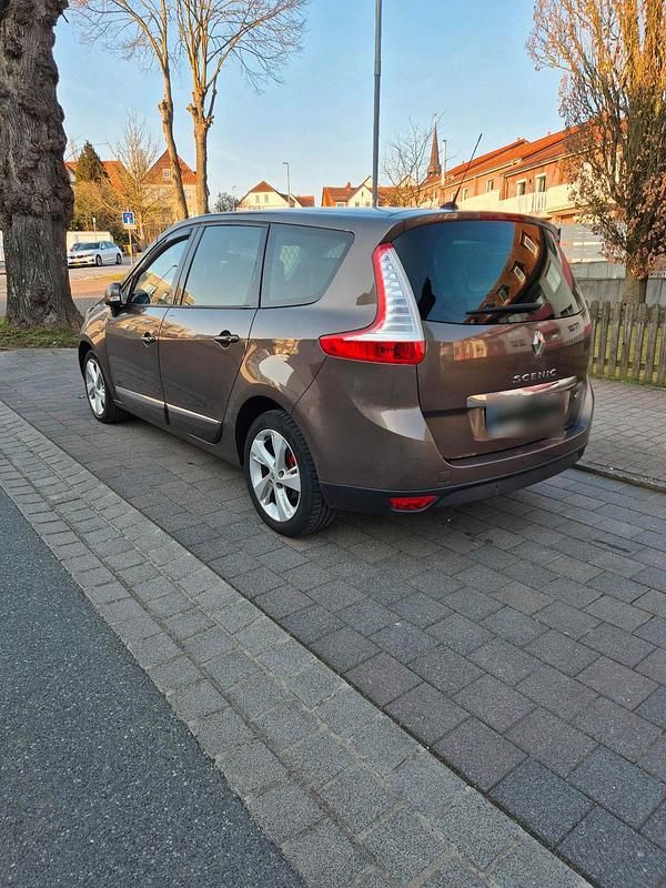 Gebraucht Renault Scénic III 130 PS (95 kW) 2013 Braun Van / Kleinbus