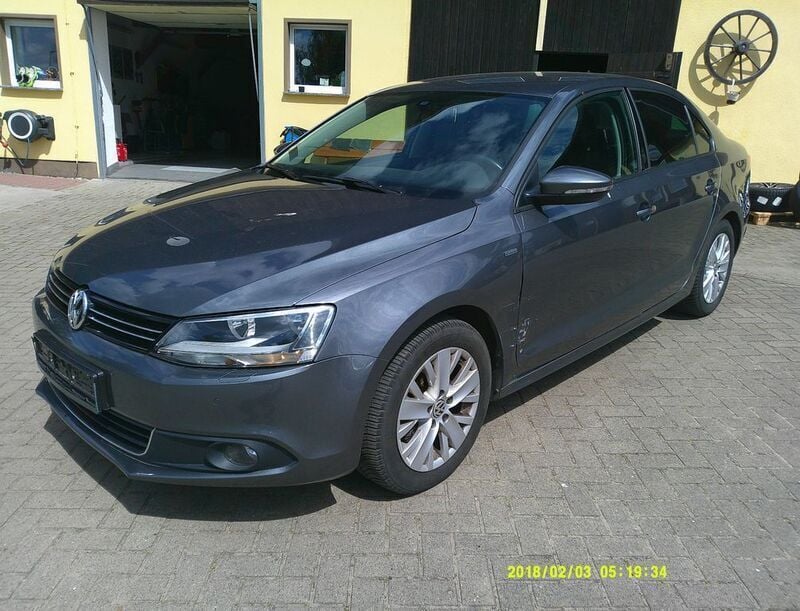 Grau Gebraucht 2013 VW Jetta Life Limousine | 5.999 € (Superpreis) - Bild 1/4