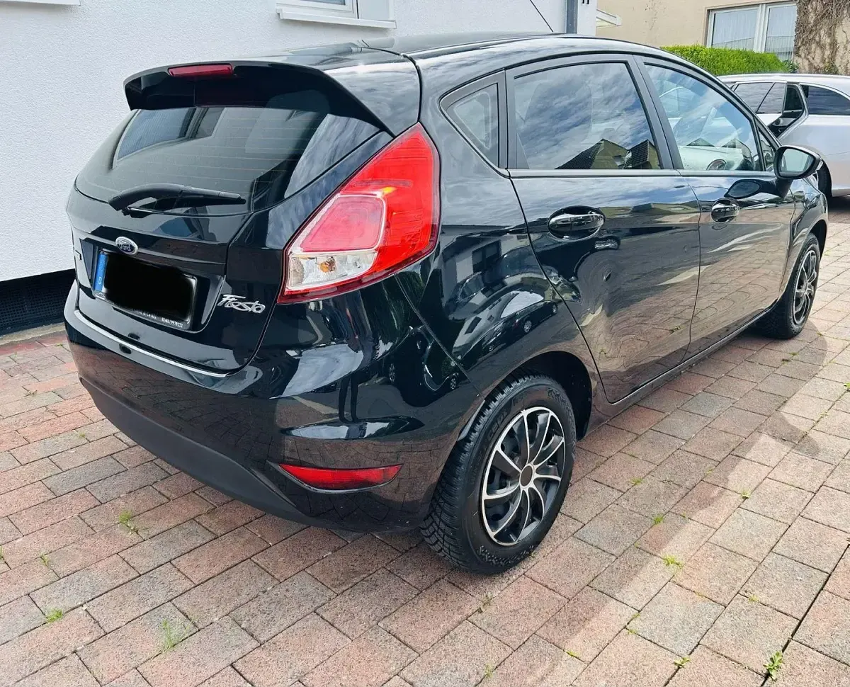Gebraucht Ford Fiesta Trend 80 PS (58 kW) 2013 Schwarz Limousine