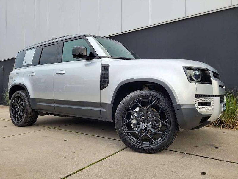 Silber Gebraucht 2021 Land Rover Defender First Edition SUV | 54.970 € - Bild 1/4