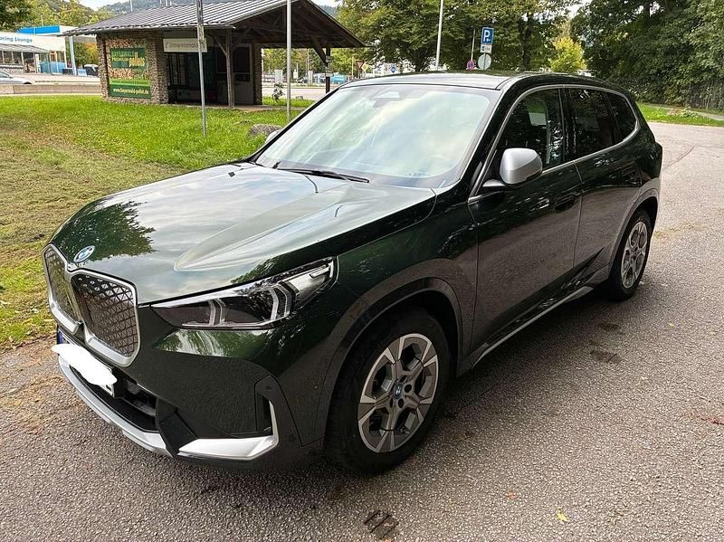 Grün Gebraucht 2024 BMW iX1 xLine SUV | 37.000 € (Superpreis) - Bild 1/4
