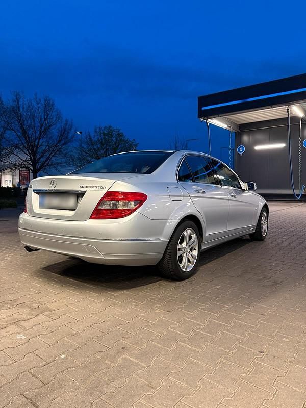 Gebraucht Mercedes C180 165 PS (121 kW) 2009 Silber Limousine