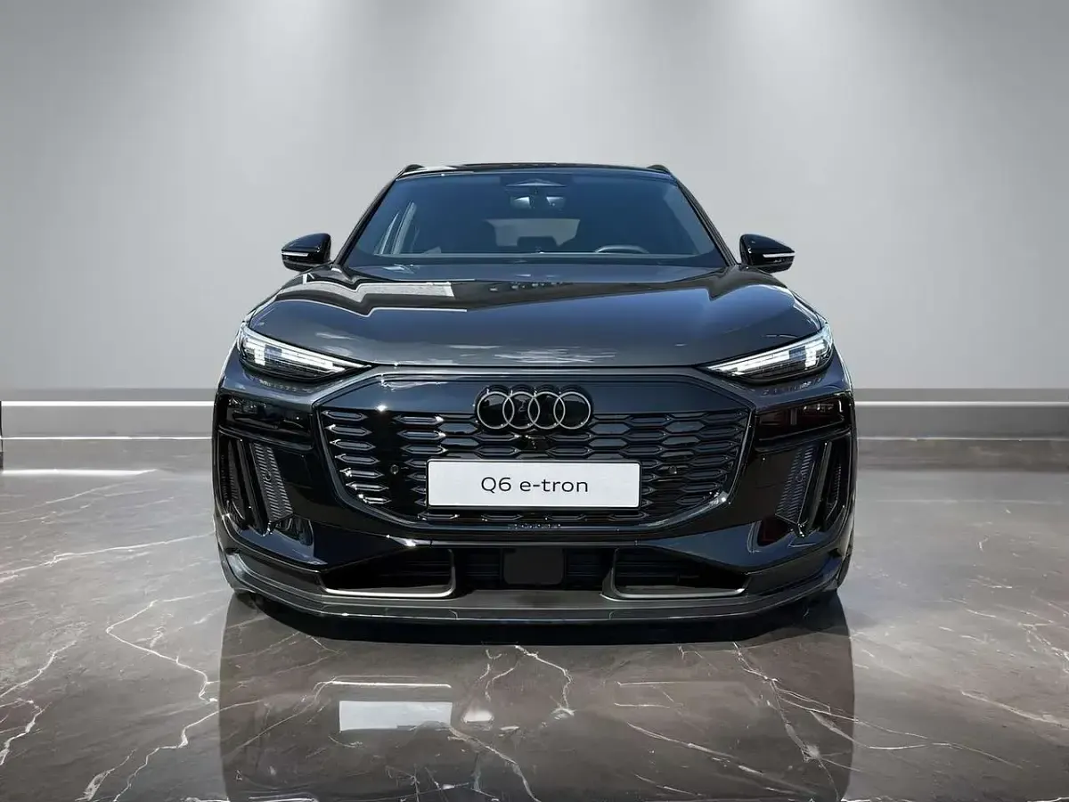 Gebraucht Audi Q6 e-tron Business 225 kW (306 PS) 2026 Manhattangrau metallic SUV