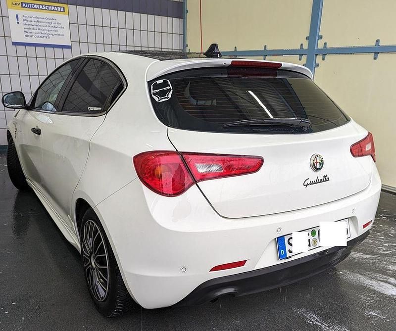 Schwarz Gebraucht 2012 Alfa Romeo Giulietta Turismo Kleinwagen | 6.900 € (Teuer) - Bild 1/4