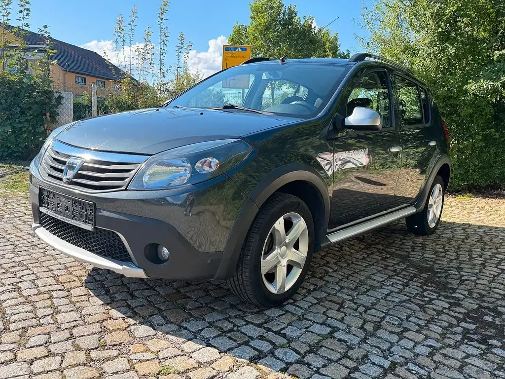 Gebraucht Dacia Sandero Stepway 84 PS (61 kW) 2011 Grau SUV
