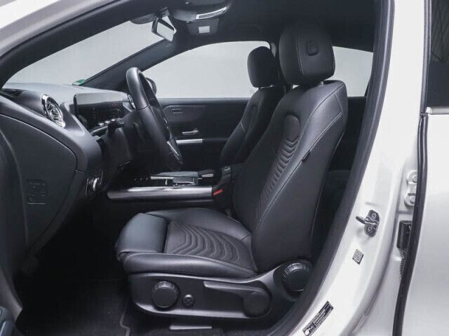 Weiß Gebraucht 2023 Mercedes EQA300 SUV | 33.980 € (Guter Preis) - Bild 1/4