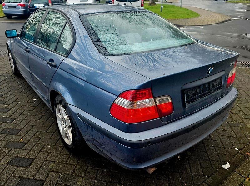 Gebraucht BMW 318 143 PS (105 kW) 2004 Blau Limousine