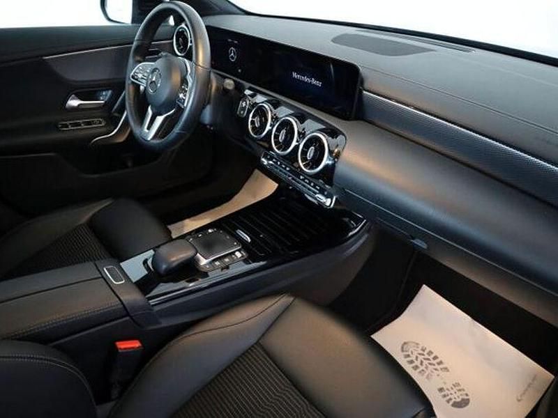 Gebraucht Mercedes CLA200 212 PS (155 kW) 2021 Kosmosschwarz  metalliclack (metallic) Coupé