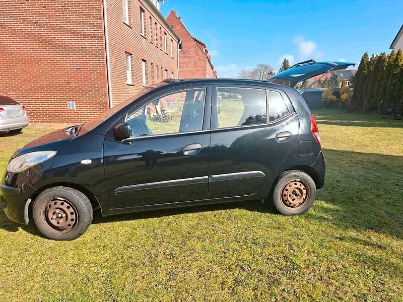 Gebraucht Hyundai i10 69 PS (50 kW) 2011 Schwarz Kleinwagen