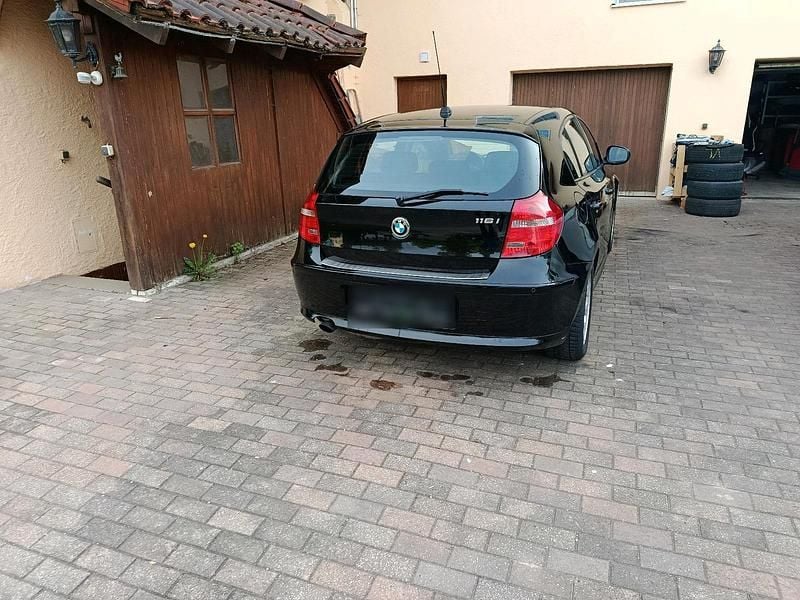 Second-hand BMW 116 122 CP (89 kW) 2011 Negru Hatchback