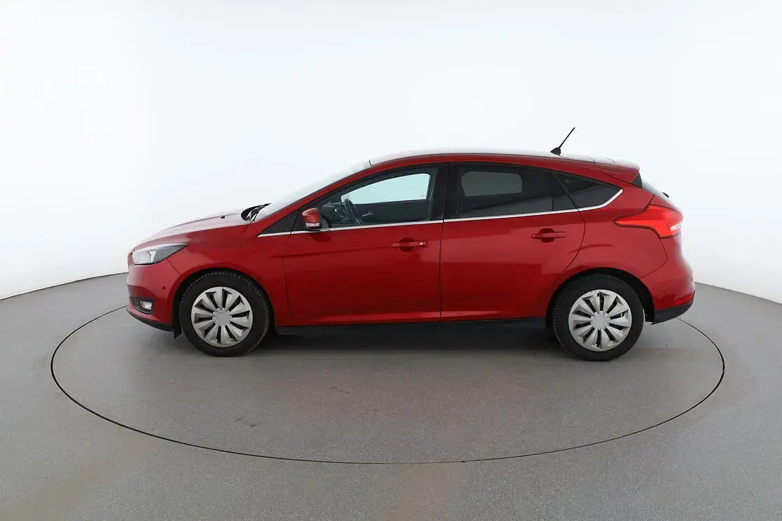 Używany Ford Focus Cool & Connect 155 KM (114 kW) 2018 Czerwony Sedan/Limuzyna