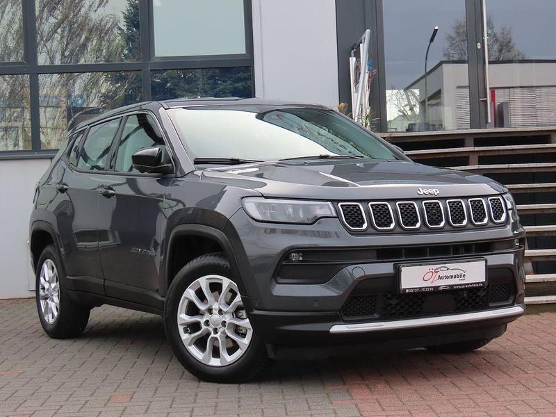 Gebraucht Jeep Compass 131 PS (96 kW) 2024 Grau SUV