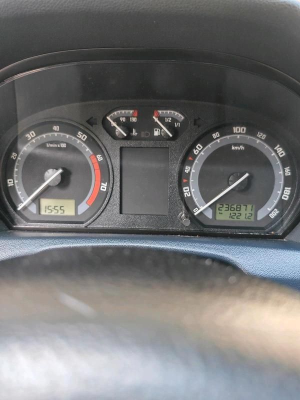 Grau Gebraucht 2005 Skoda Fabia Kleinwagen | 1.200 € (Fairer Preis) - Bild 1/4