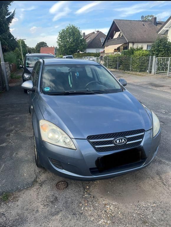 Grau Gebraucht 2007 Kia Ceed Limousine | 1.750 € (Fairer Preis) - Bild 1/4
