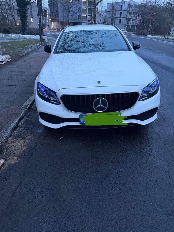 Gebraucht Mercedes E300 Avantgarde 306 PS (225 kW) 2019 Weiß Kombi