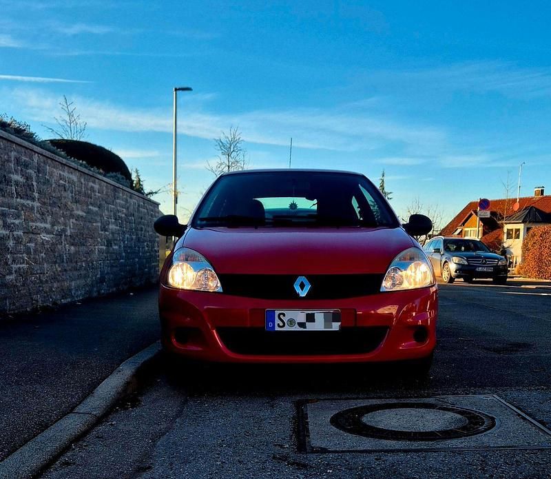 Rot Gebraucht 2009 Renault Clio II Campus Limousine | 749 € (Superpreis) - Bild 1/4