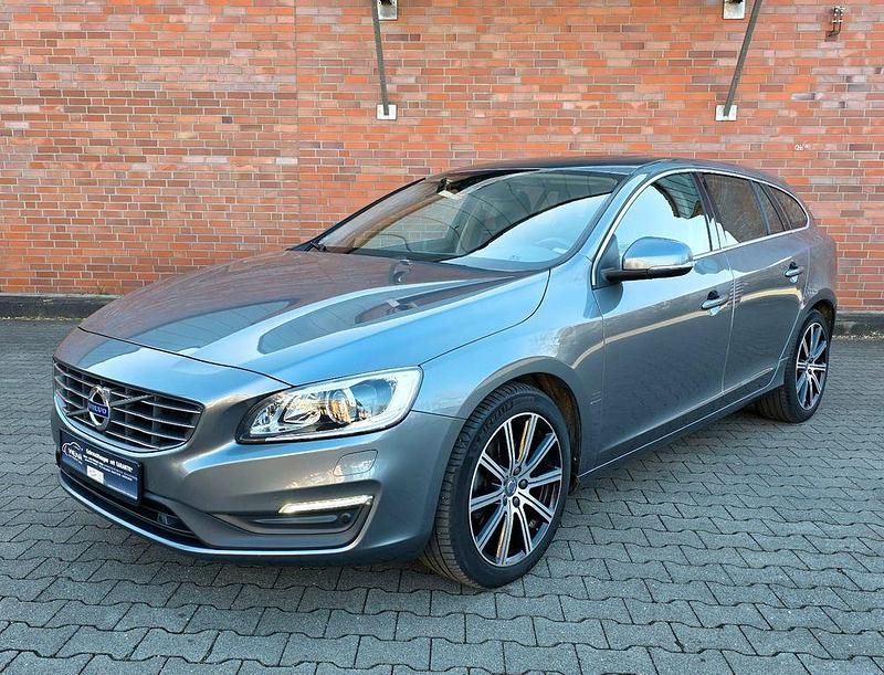 Gebraucht Volvo V60 152 PS (111 kW) 2018 Grau Kombi