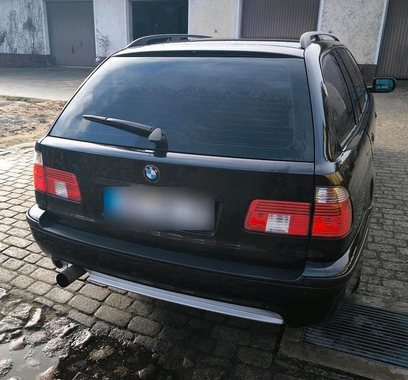 Gebraucht BMW 528 Basis 193 PS (141 kW) 1998 Schwarz Kombi