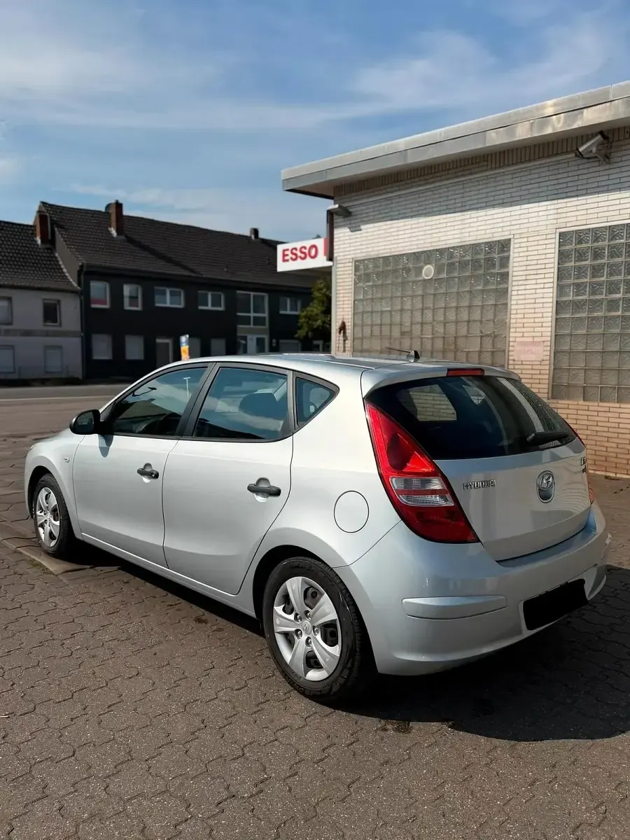 Gebraucht Hyundai i30 109 PS (80 kW) 2009 Silber Limousine