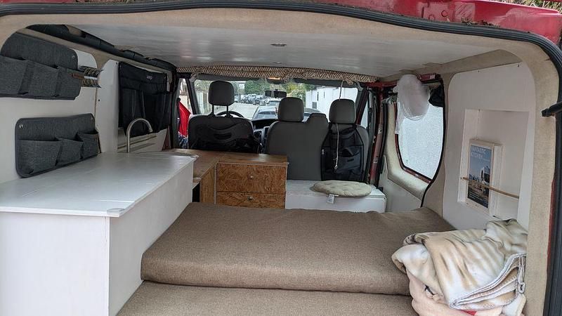 Gebraucht Renault Trafic 114 PS (83 kW) 2014 Rot Van / Kleinbus