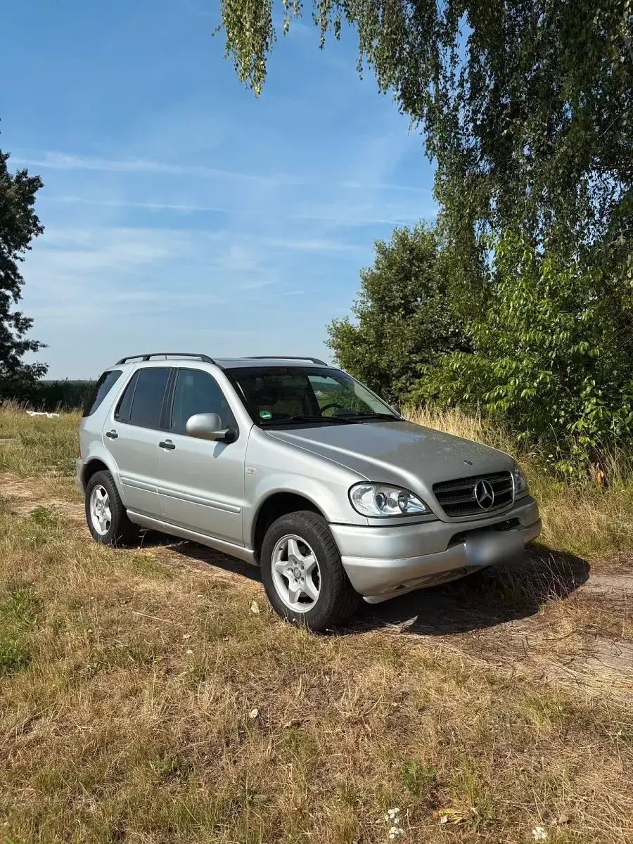 Gebraucht Mercedes ML320 218 PS (160 kW) 2001 Silber SUV