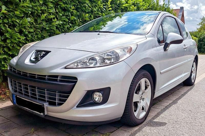 Silber Gebraucht 2010 Peugeot 207 CC Allure Cabrio | 3.900 € (Superpreis) - Bild 1/4