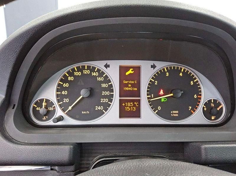 Gebraucht Mercedes B160 95 PS (69 kW) 2010 Silber Van / Kleinbus