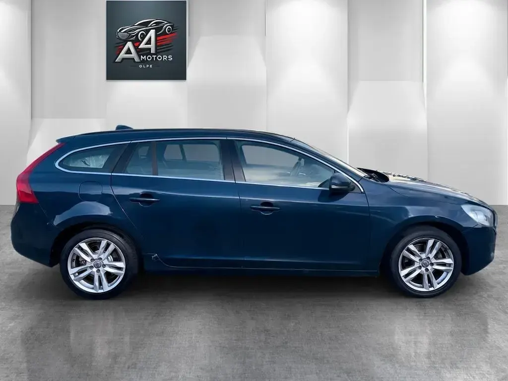 Gebraucht Volvo V60 163 PS (119 kW) 2014 Caspian blue Kombi