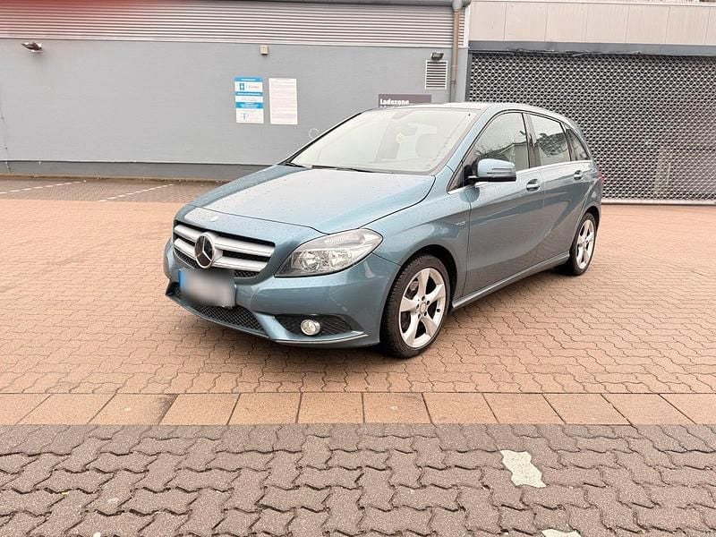 Gebraucht Mercedes B200 156 PS (114 kW) 2012 Blau Van / Kleinbus