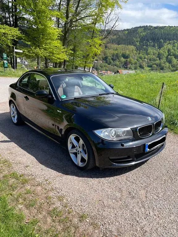 Second-hand BMW 123 Performance 204 CP (150 kW) 2009 Negru Hatchback