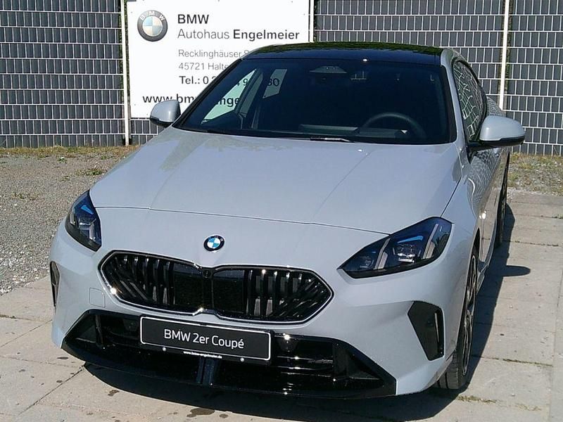 Brooklyn grau metallic Gebraucht 2025 BMW 223 M Sport Coupé | 46.900 € - Bild 1/4