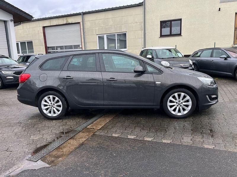 Gebraucht Opel Astra Active 140 PS (102 kW) 2013 Grau Kombi