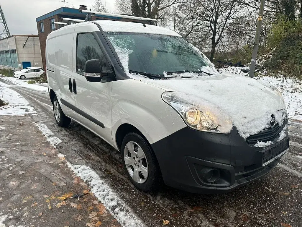 Używany Opel Combo Edition 95 KM (69 kW) 2018 Biały Minivan