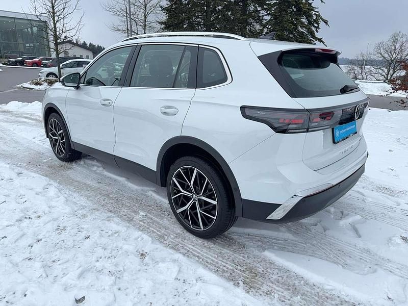 Gebraucht VW Tiguan Elegance 193 PS (141 kW) 2025 Oryxweiß perlmutteffekt SUV