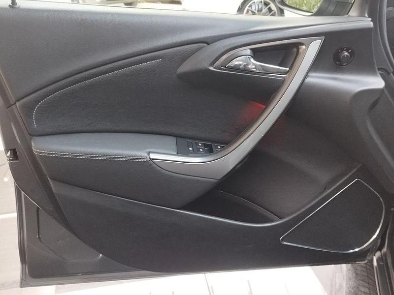 Gebraucht Opel Astra Innovation 179 PS (131 kW) 2012 Grau Kombi