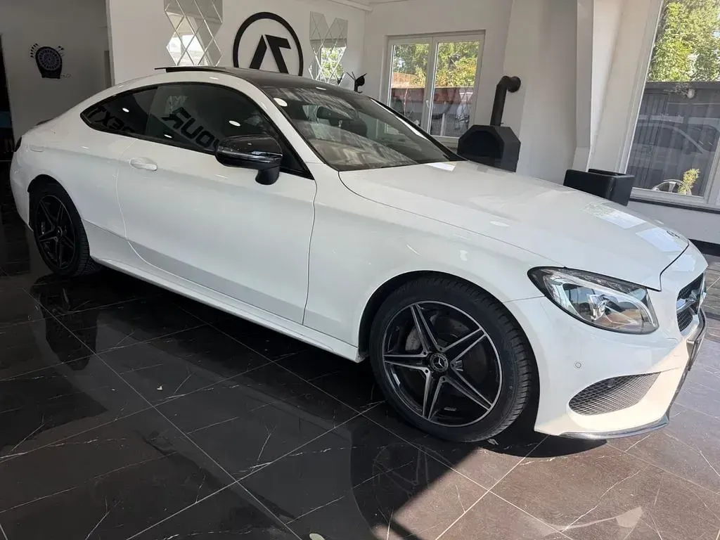 Gebraucht Mercedes C200 AMG 184 PS (135 kW) 2018 Weiß Coupé