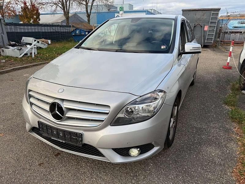 Polarsilber metalliclack Gebraucht 2012 Mercedes B200 Van / Kleinbus | 3.299 € (Guter Preis) - Bild 1/4