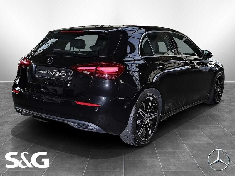 Gebraucht Mercedes A180 Progressive 136 PS (100 kW) 2024 Metalliclack kosmosschwarz Limousine