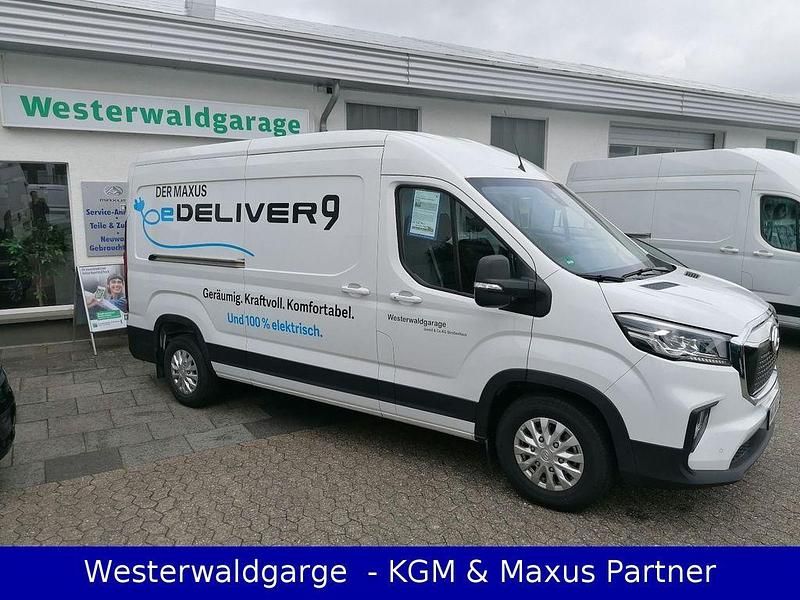 Warm white exterior Gebraucht 2022 Maxus eDeliver 9 Van | 45.790 € - Bild 1/4