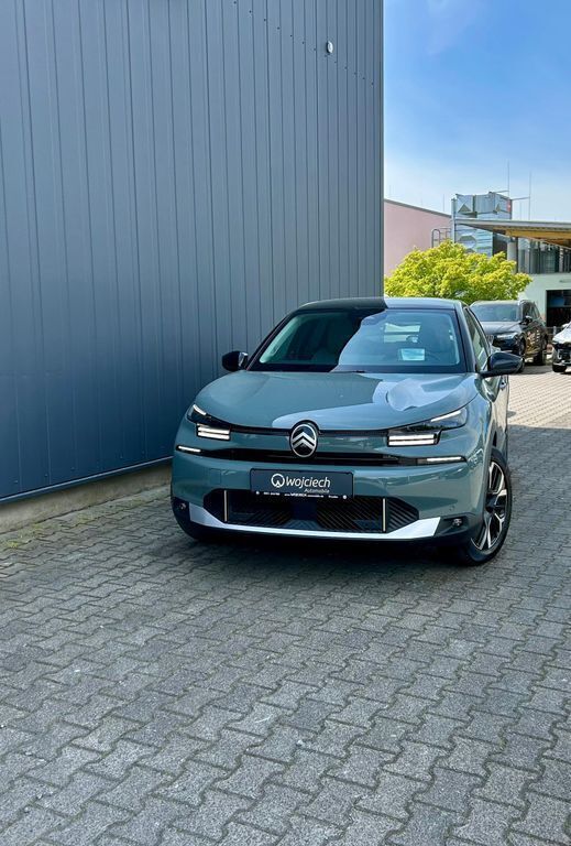 Neu Citroën e-C4 114 kW (156 PS) 2025 Grün Limousine